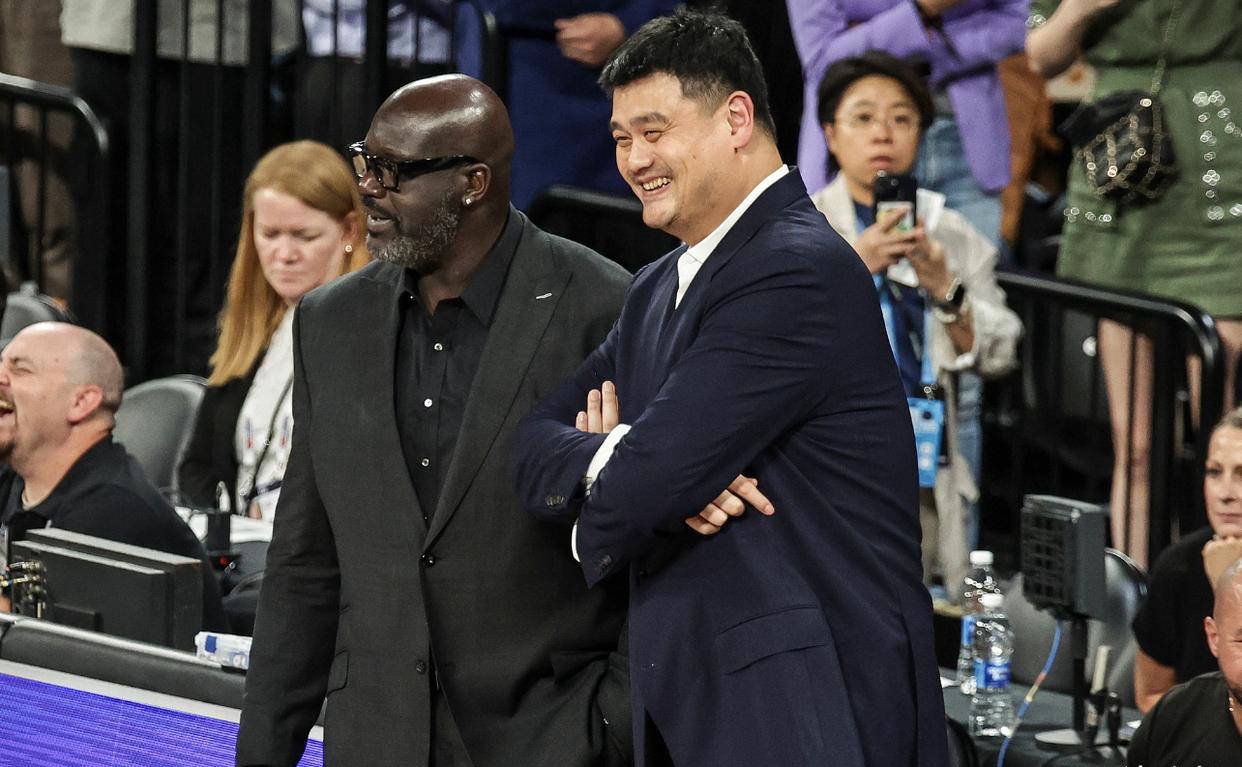 NBA中国赛盛况空前！成龙马云姚明等名人齐聚 球场热闹纷呈