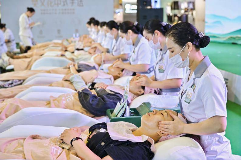 樊文花百店同庆燃动多省市，全国门店突破6000家书写美丽新篇(图10)