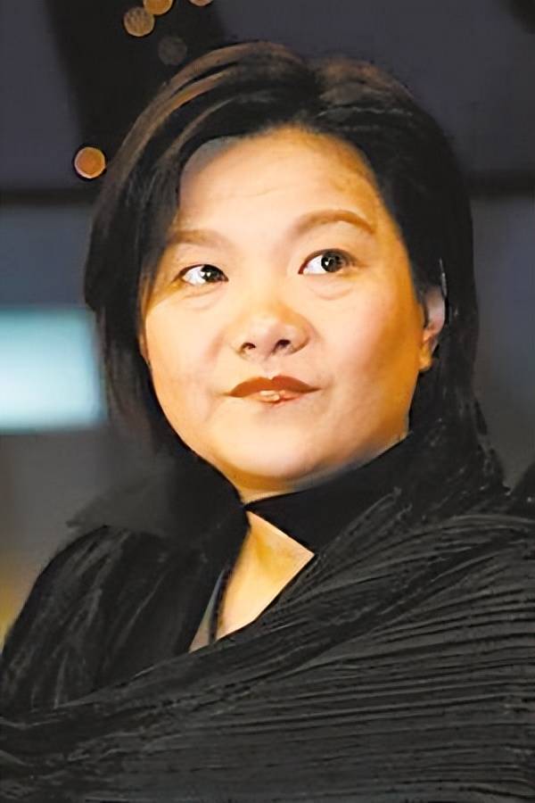 洪晃:25岁艰苦创业一炮而红,历经4段婚姻,放荡不羁活一世