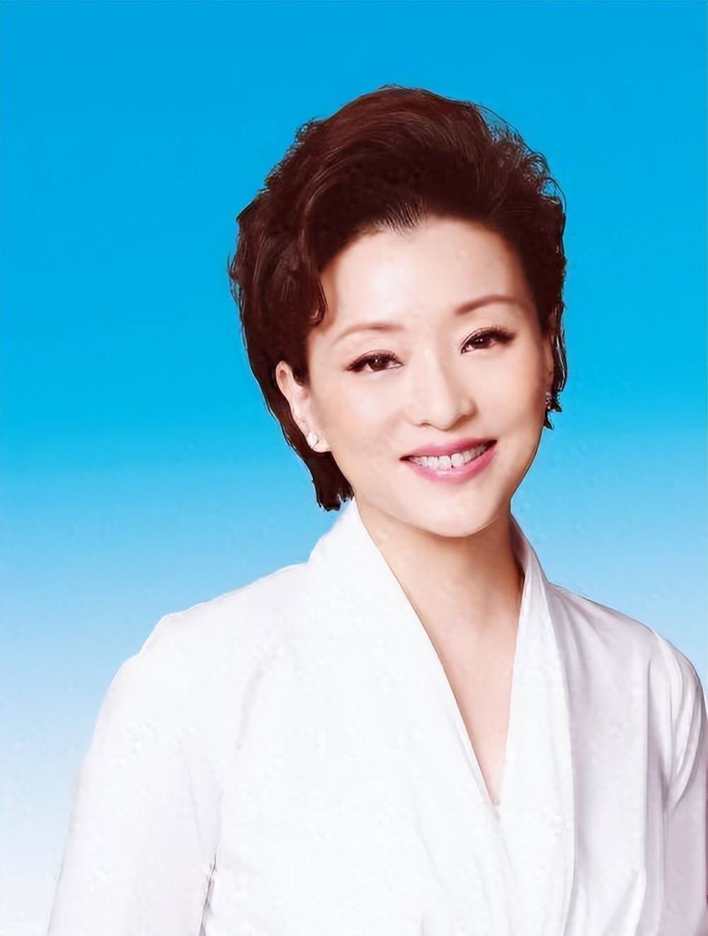 杨澜一婚嫁初恋,二婚嫁二百斤富豪,现在她怎么样了?