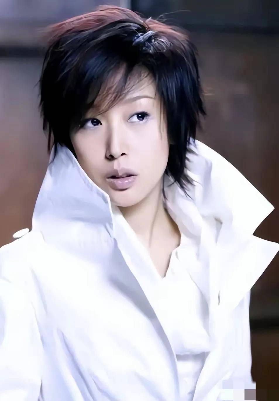 歌手孙悦,嫁大9岁10亿富豪生娃,儿子像极妈妈,堪称人生赢家