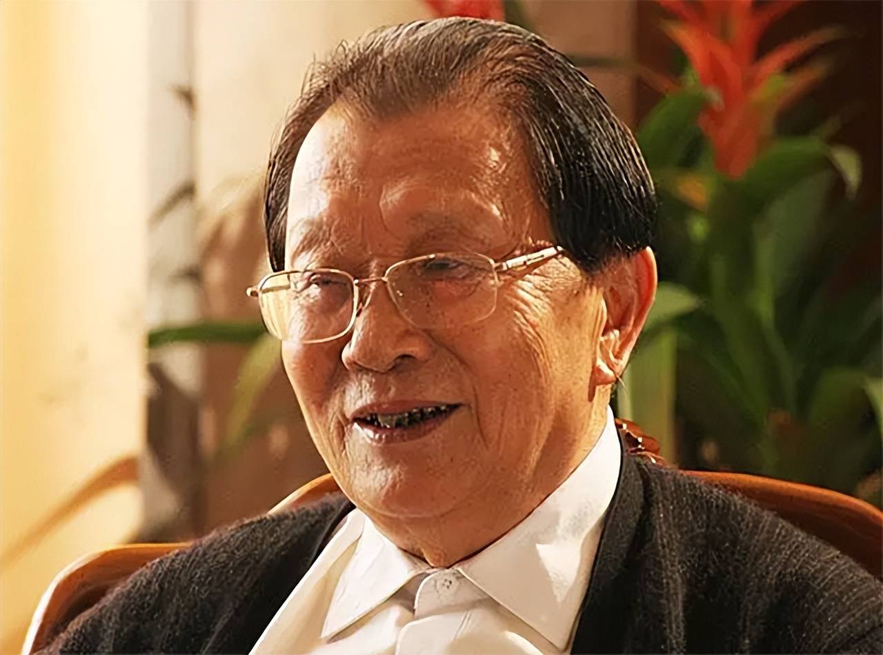 华西村"最美书记"吴仁宝葬礼,带领全村致富,上万群众含泪送别