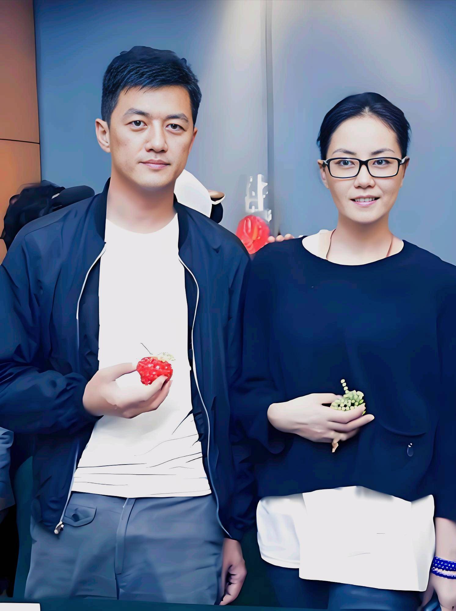 李亚鹏54岁再离婚,母亲崩溃哭诉:这债咋还啊?