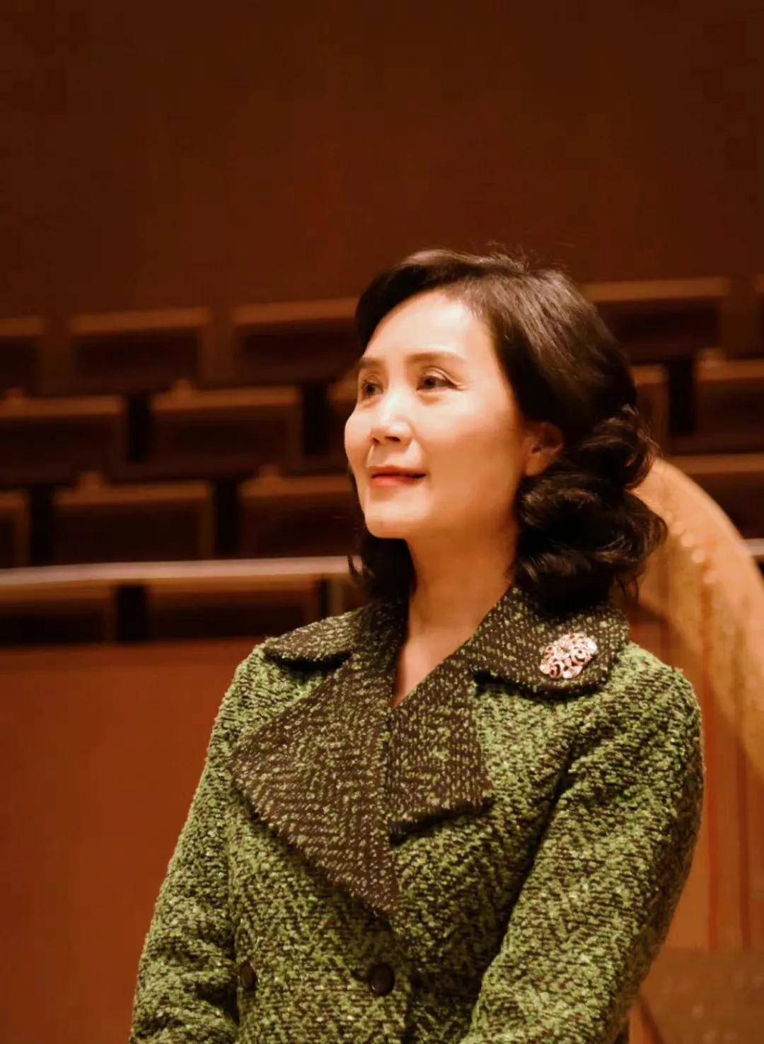 出身演员世家的严晓频:嫁初恋曾海,婚后生两子,现在她还好吗?