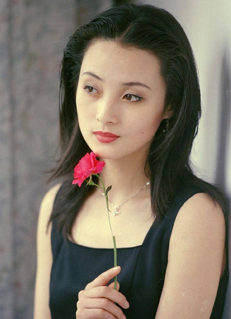 蒋勤勤:17岁出道,事业巅峰期嫁陈建斌,风光背后也是有泪水