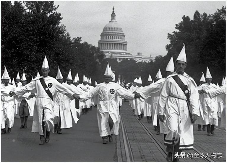 罗伯特·卡莱尔·伯德:三k党成员,美国史上任期最长的参议员之一