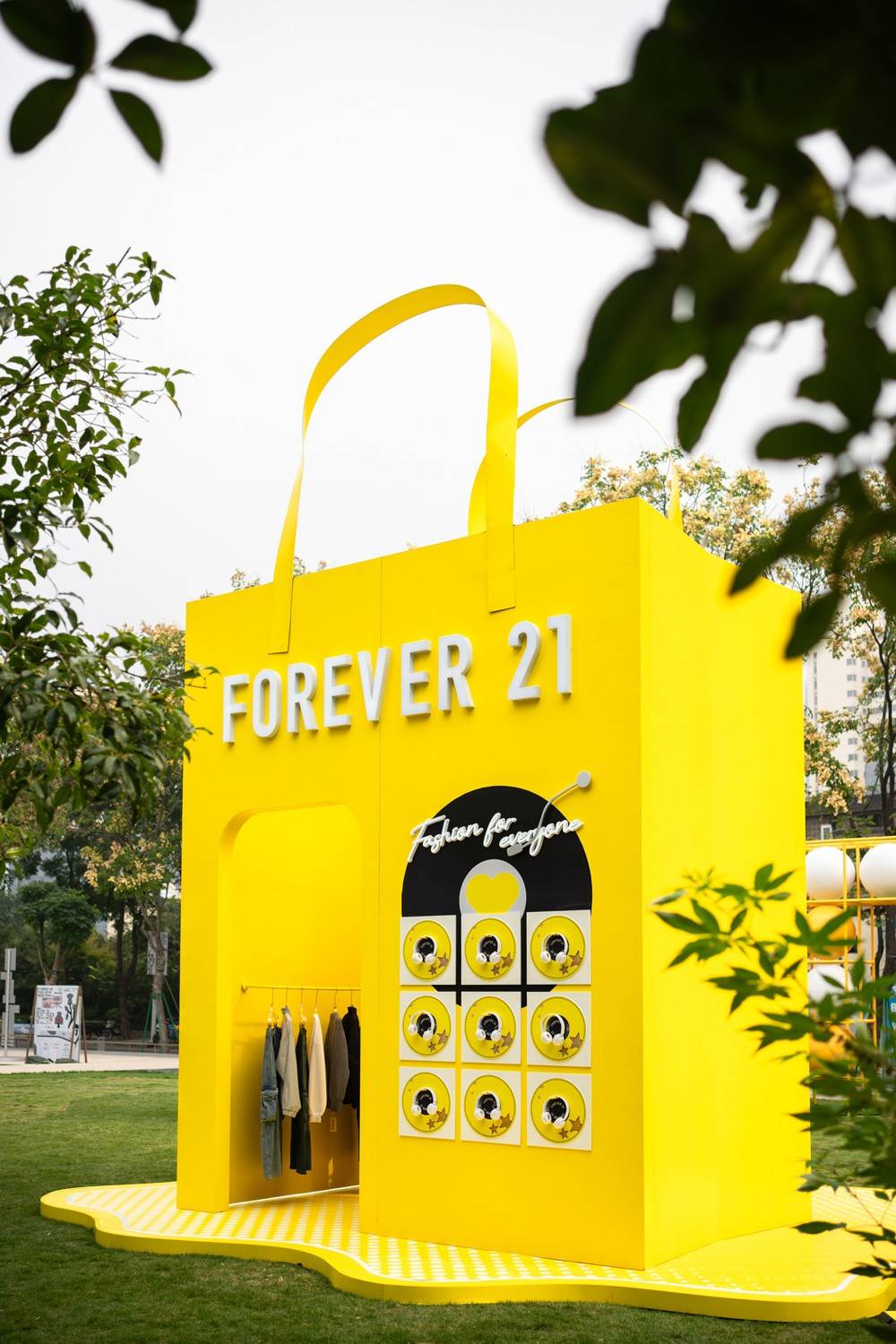 Forever 21 “随时秀场”主题快闪空间亮相上海时尚周末