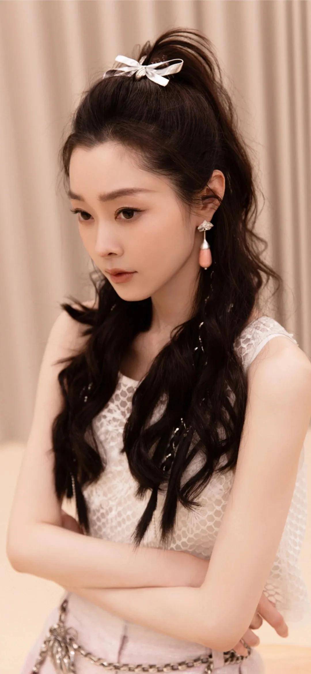 宋轶:风华绝代,笑靥迷人,演绎完美身形的不朽传说