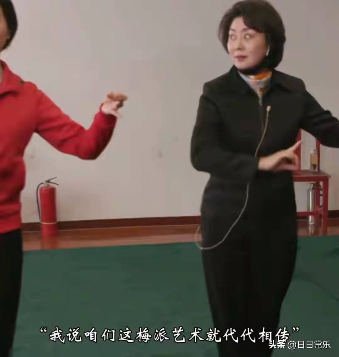 李胜素明明绯闻缠身59岁还未婚未孕现在更是活成了人生赢家