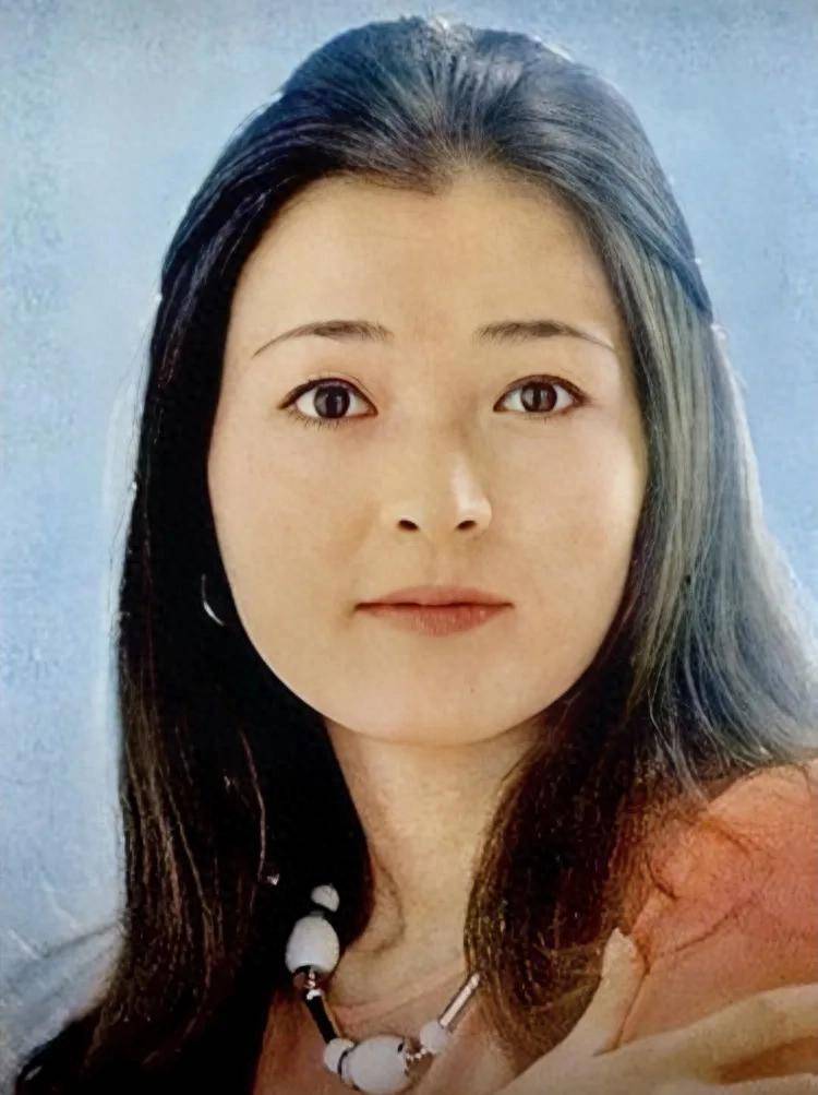 倍赏千惠子:从银幕女神到歌影双栖的传奇