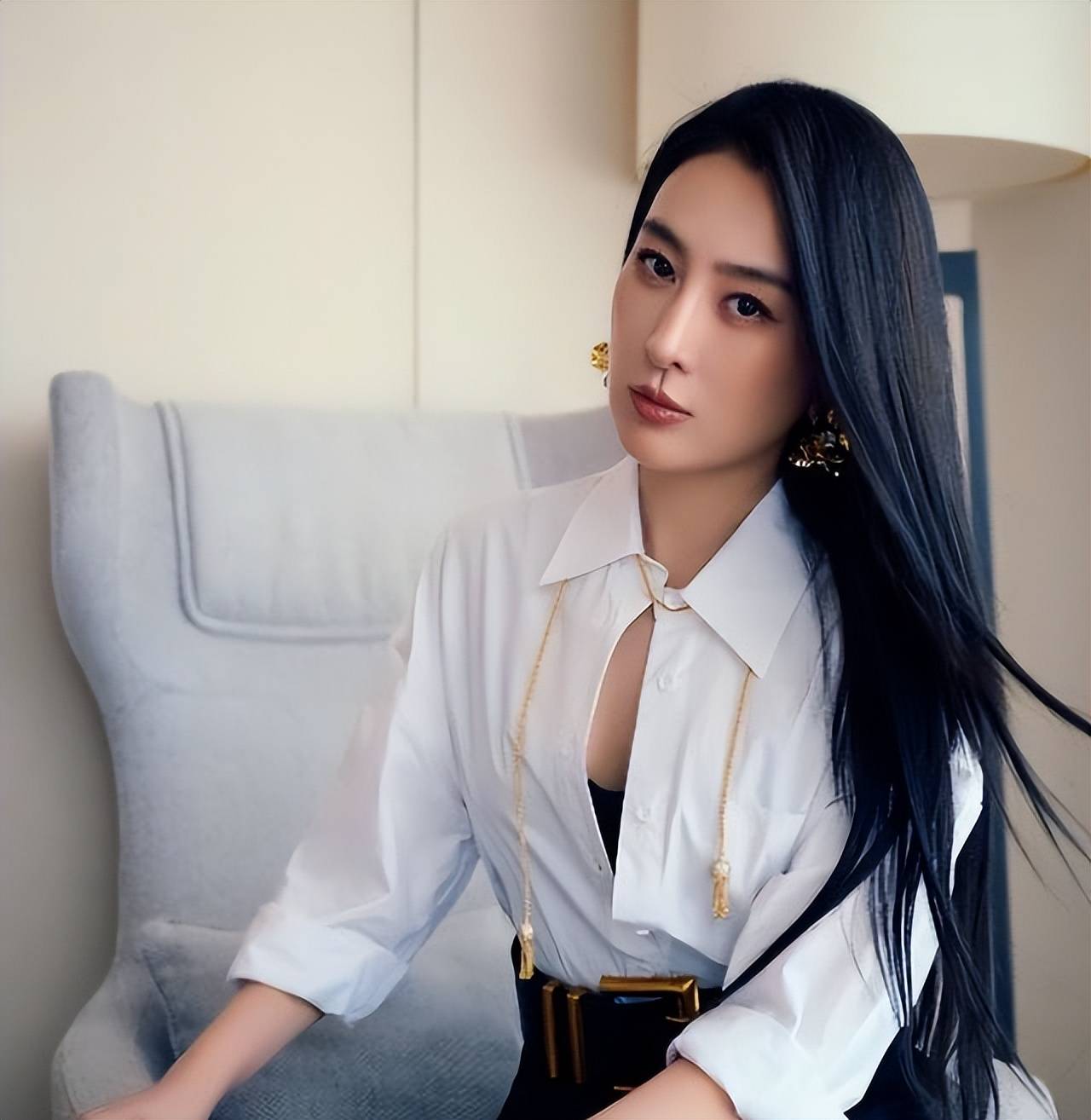 被黑人驮在肩上,和孔令辉同居11年的马苏,现如今依旧孑然一身