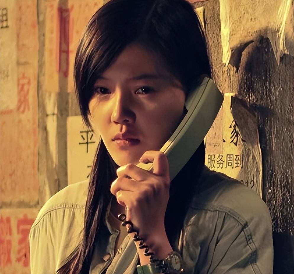 后来,吴中天在拍电影甜蜜杀机的时候,他们的恋情终于曝光了.毕竟