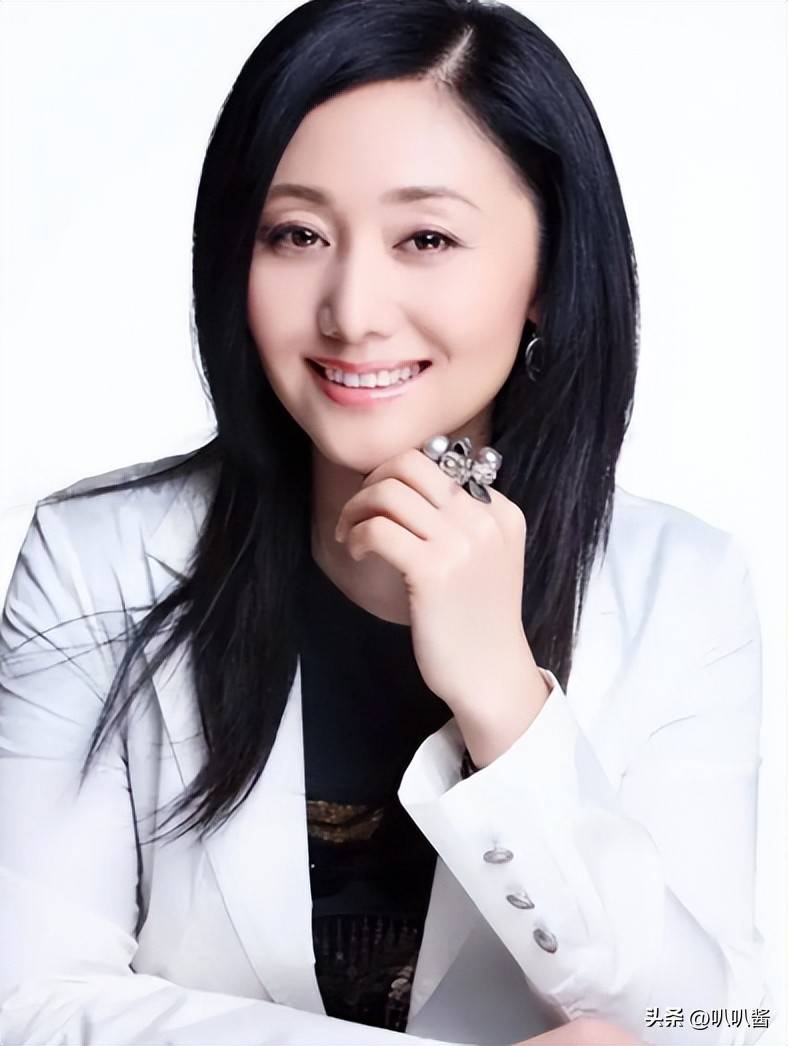 话剧演员,到现在事业家庭双丰收的人生赢家,赵丽娟用她的故事告诉我们