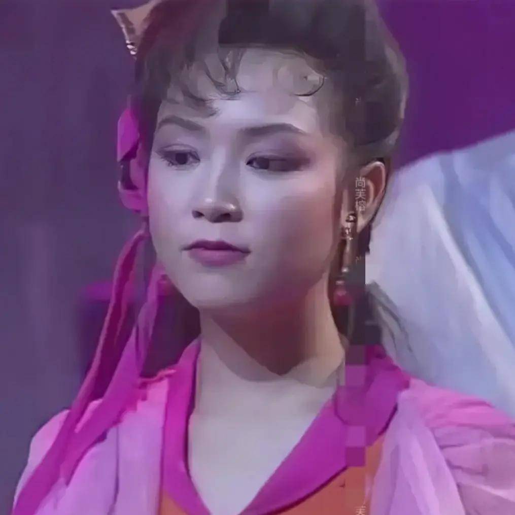 "港姐"拿督夫人与"香港美女"张凤妮,演苗翠花中的二姨太