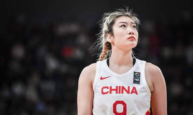 李梦双喜临门！夺冠庆功+换手机开心