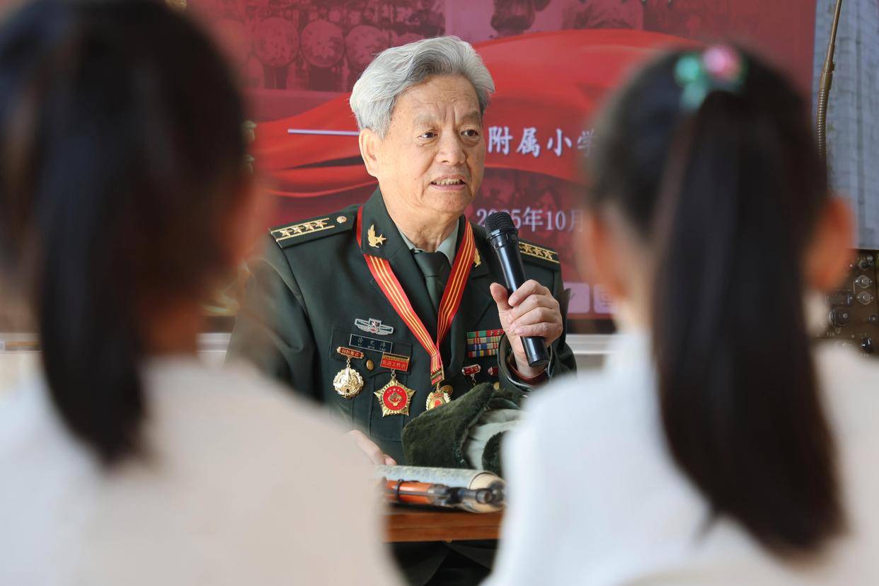 红色基因代代传:徐文涛走进东北大学附附属小学讲述抗美援朝精神