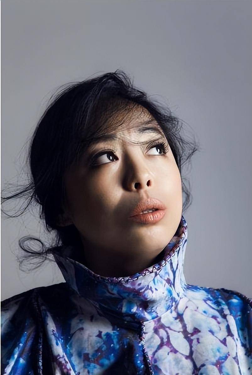 3次结婚都离了,54岁的黄绮珊没有家庭,没有子女,专心于事业