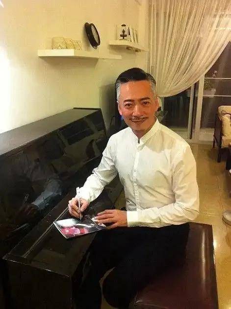 麦子杰:晚会前夕父母惨遭杀害,他含泪唱完退圈,18年后因毛宁重返舞台