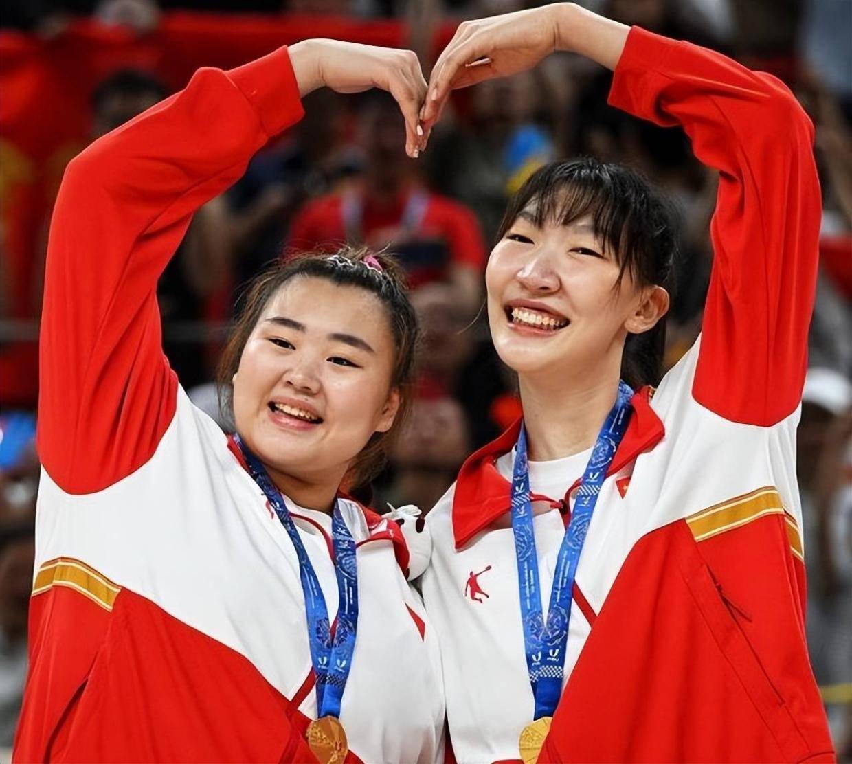 双料得分王！中国女篮24岁2米01王牌闪耀：宫帅明年招进女奥尼尔？