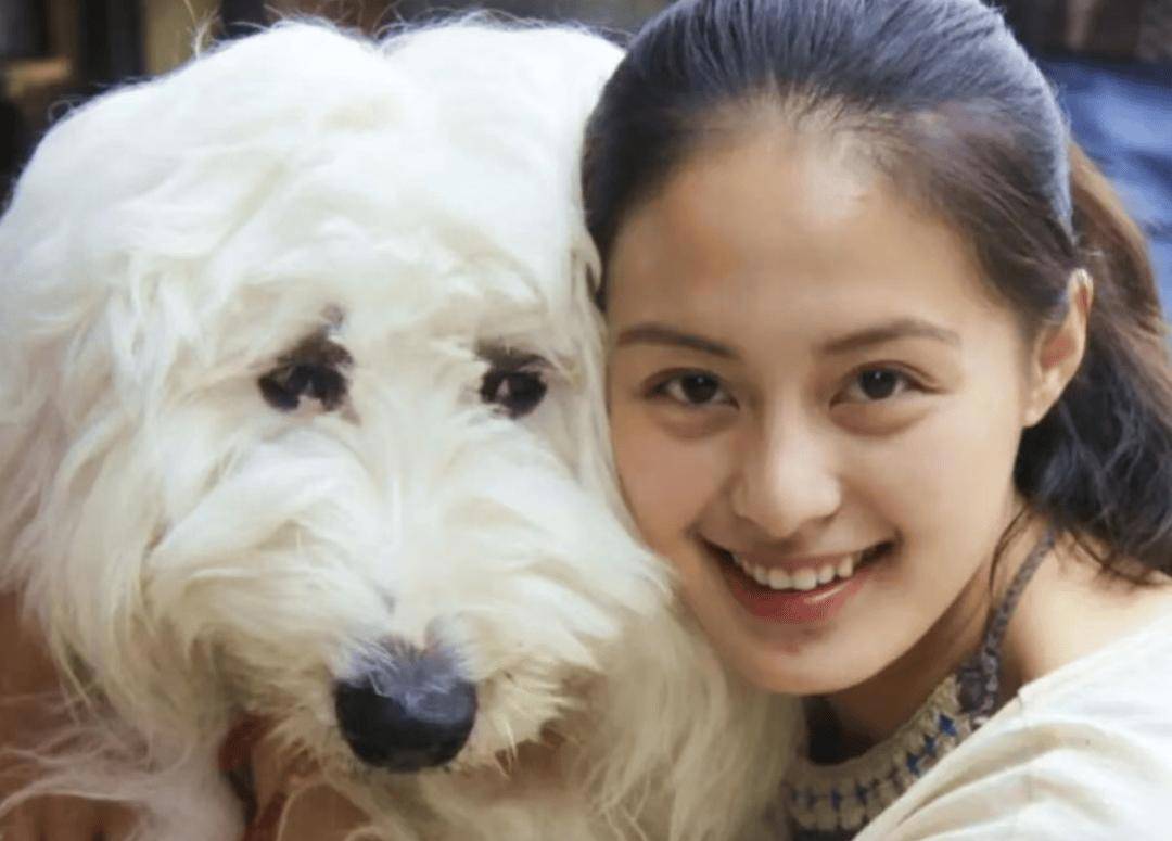 这个女人胡歌深爱,刘烨难忘,她被央视力捧多年,至今没有红起来