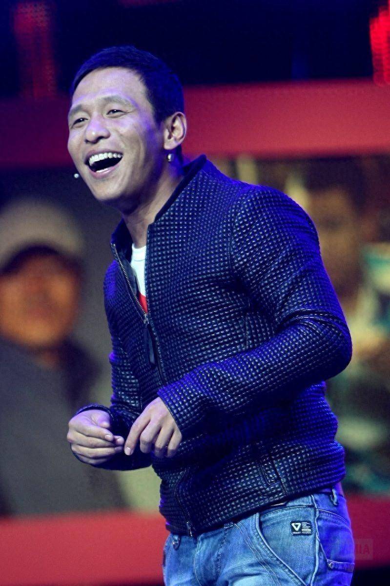 宋小宝成名后与妻子离婚,转身迎娶年轻粉丝,现在过得如何了?