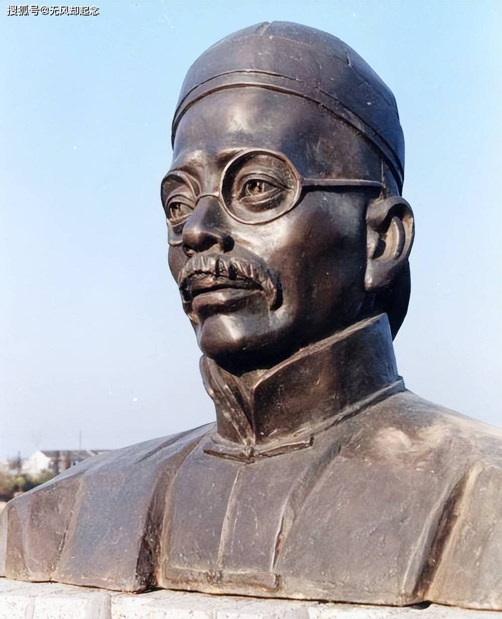 王国维向同事借了5元钱,买票进入颐和园后跳湖自尽,留下遗书无人能懂