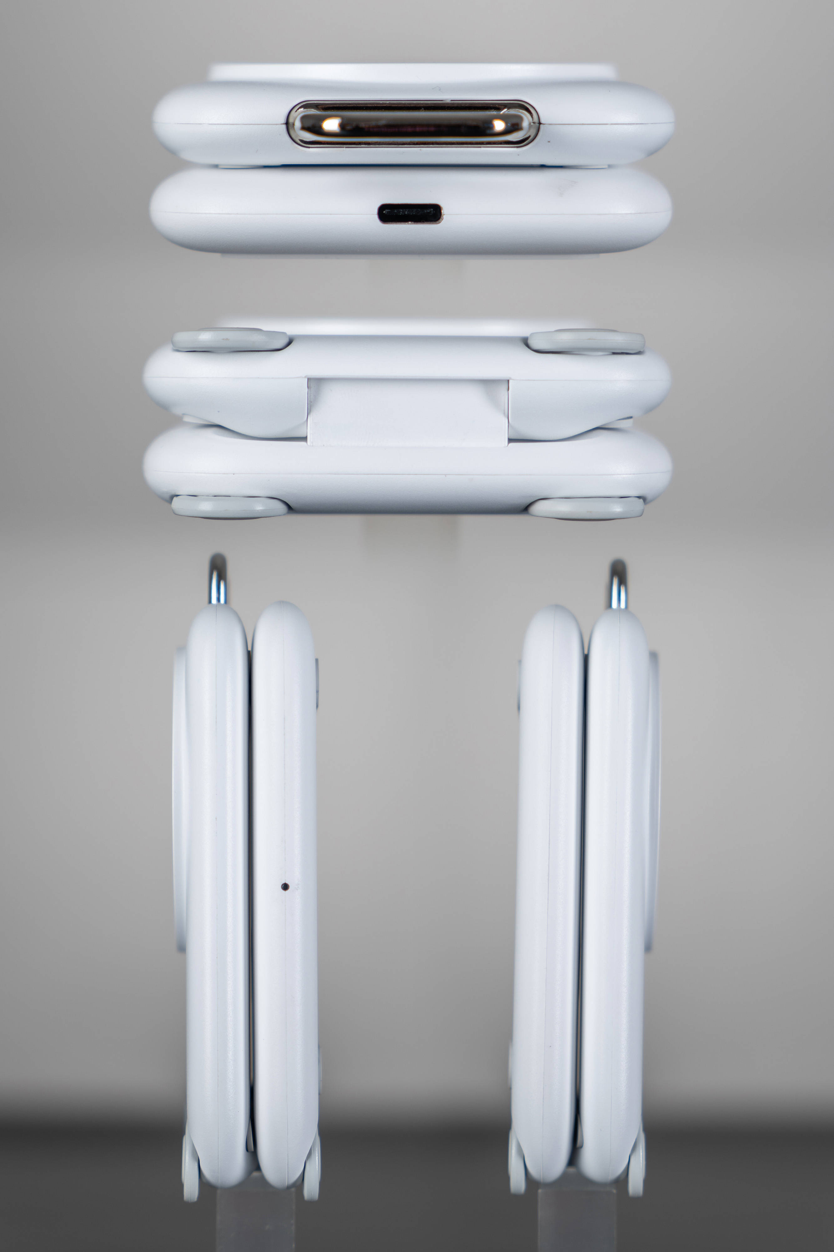 行李箱造型的无线充电器见过吗?迪奥科三合一折叠磁吸充电器分享