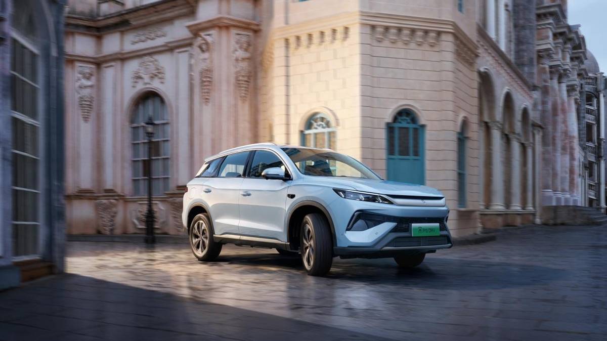 比亚迪宋家族上新，9.98万起开走智能SUV，太懂打工人了！