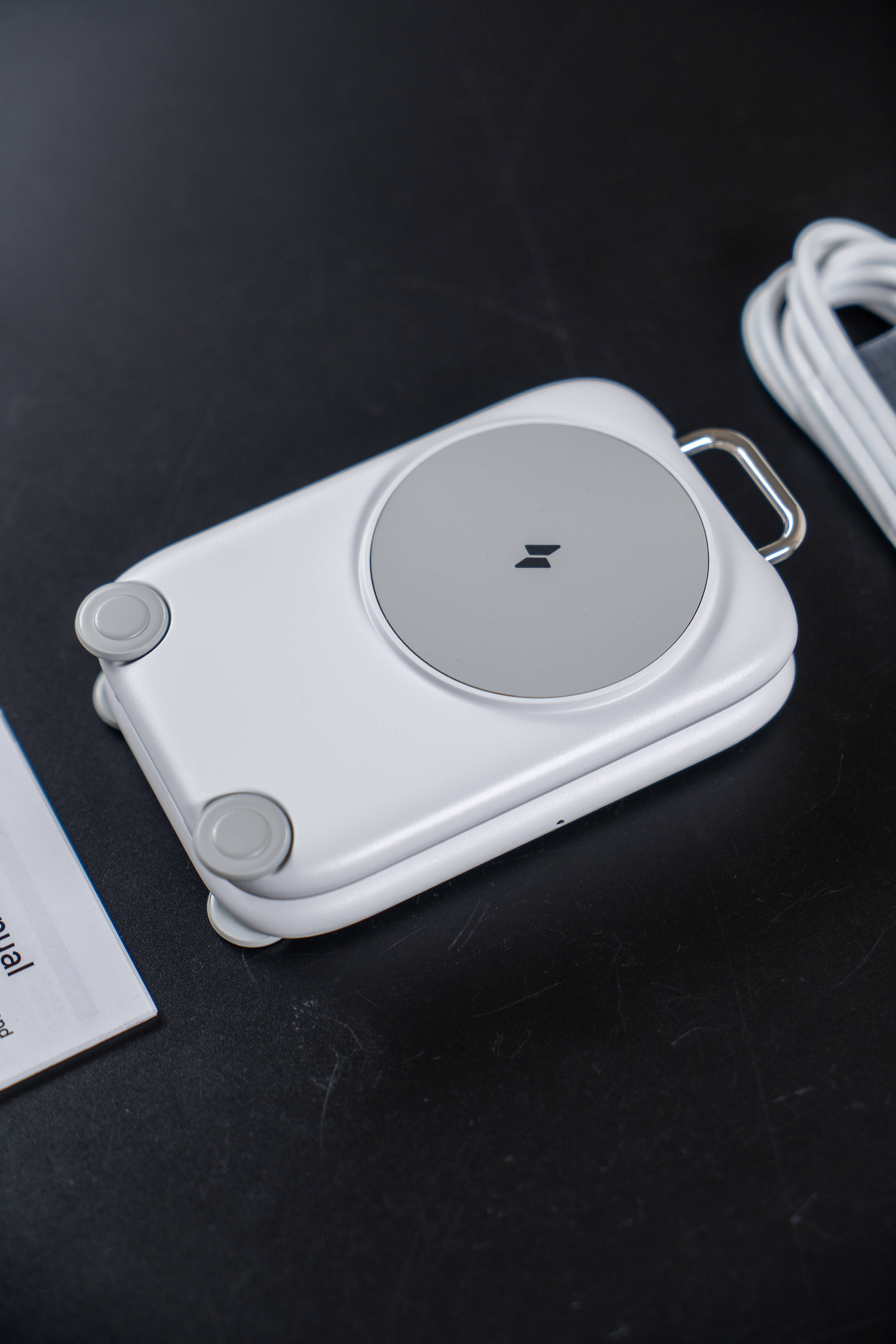 行李箱造型的无线充电器见过吗?迪奥科三合一折叠磁吸充电器分享