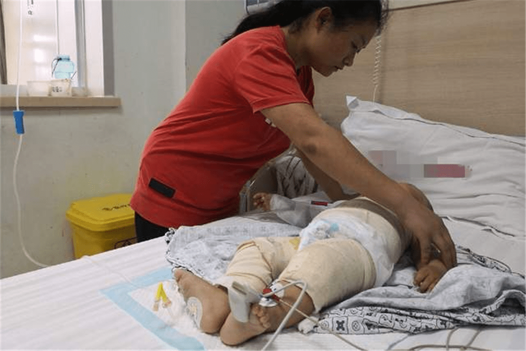 宝宝摔下床后,别急着立刻扶起来,了解＂黄金十秒＂很重要