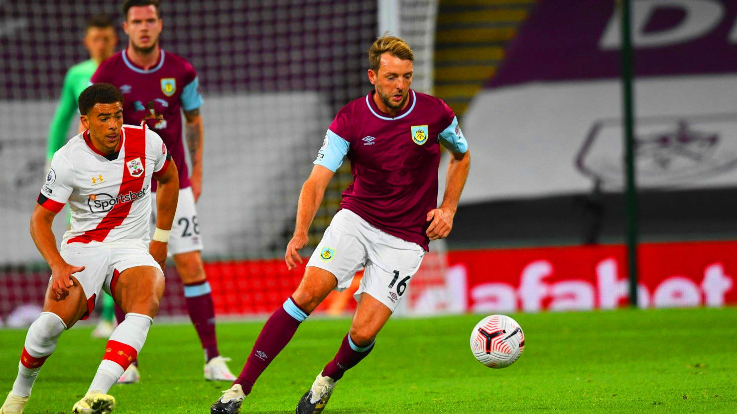 伯恩利两连胜士气旺，阿森纳客场能否稳操胜券？ 