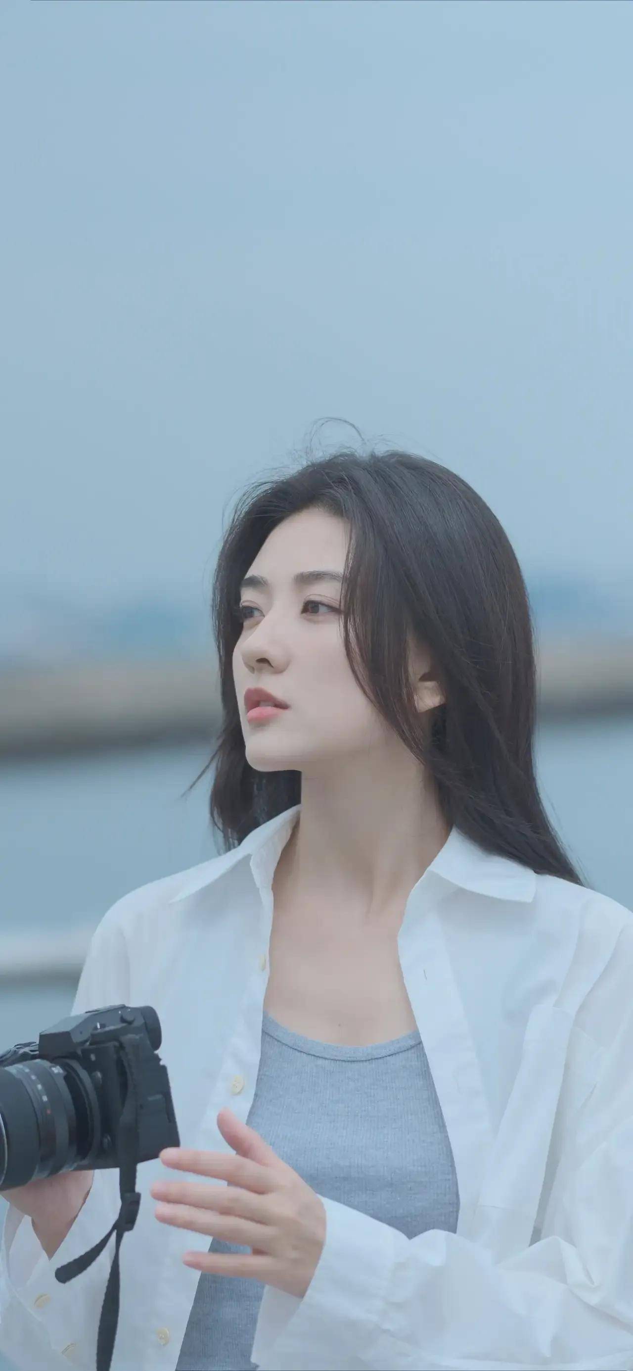 梁洁:温婉的长相绘月色,甜美的笑容绽花影,娱乐圈的独特风景