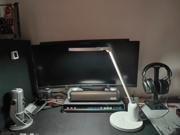 从护眼到 “养眼”,给孩子医学级光场守护-书客SKY护眼台灯评测