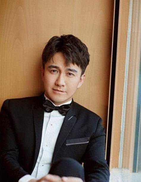 翟天临:被曝学术造假后,名声事业毁于一旦,明星女友却不离不弃