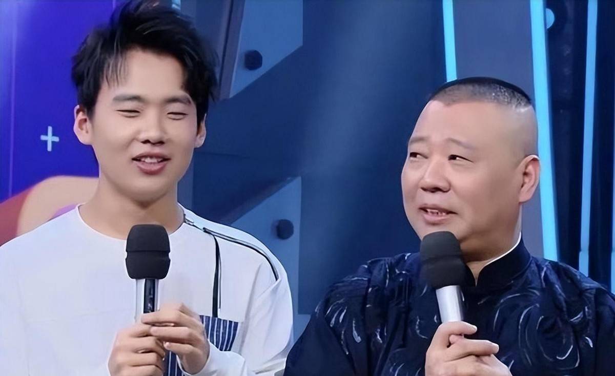 这就是差距!郭德纲和于谦为郭麒麟祝贺,俩人态度完全是天差地别