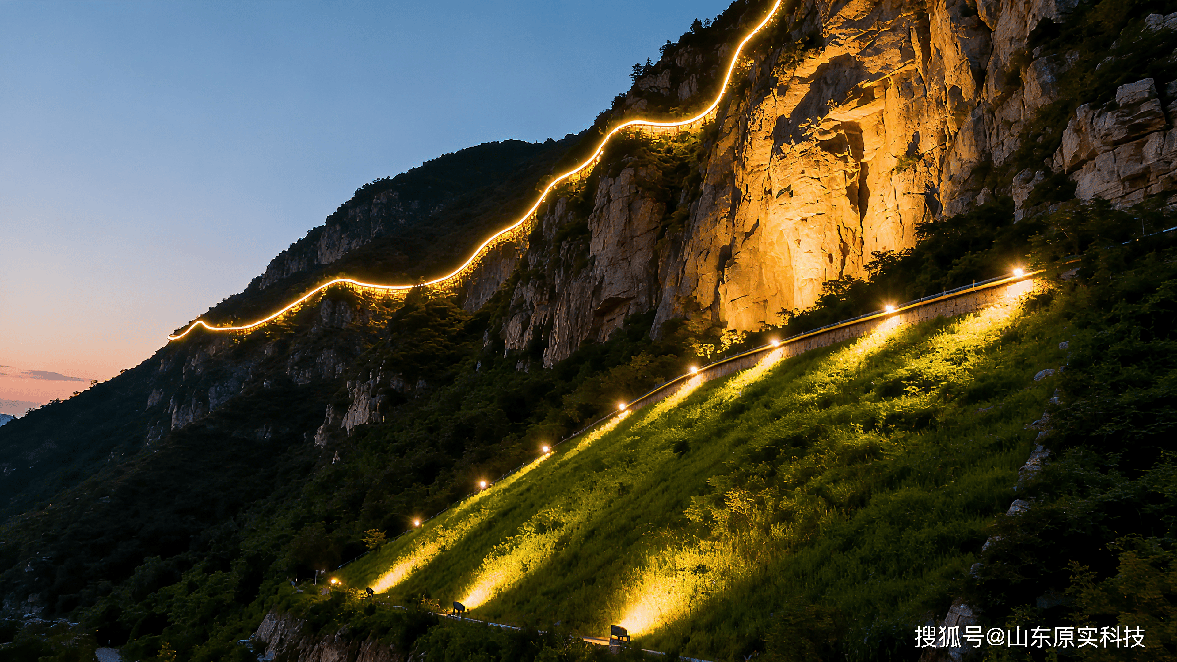 光影塑山魂:山体亮化工程的艺术,科技与实践探索