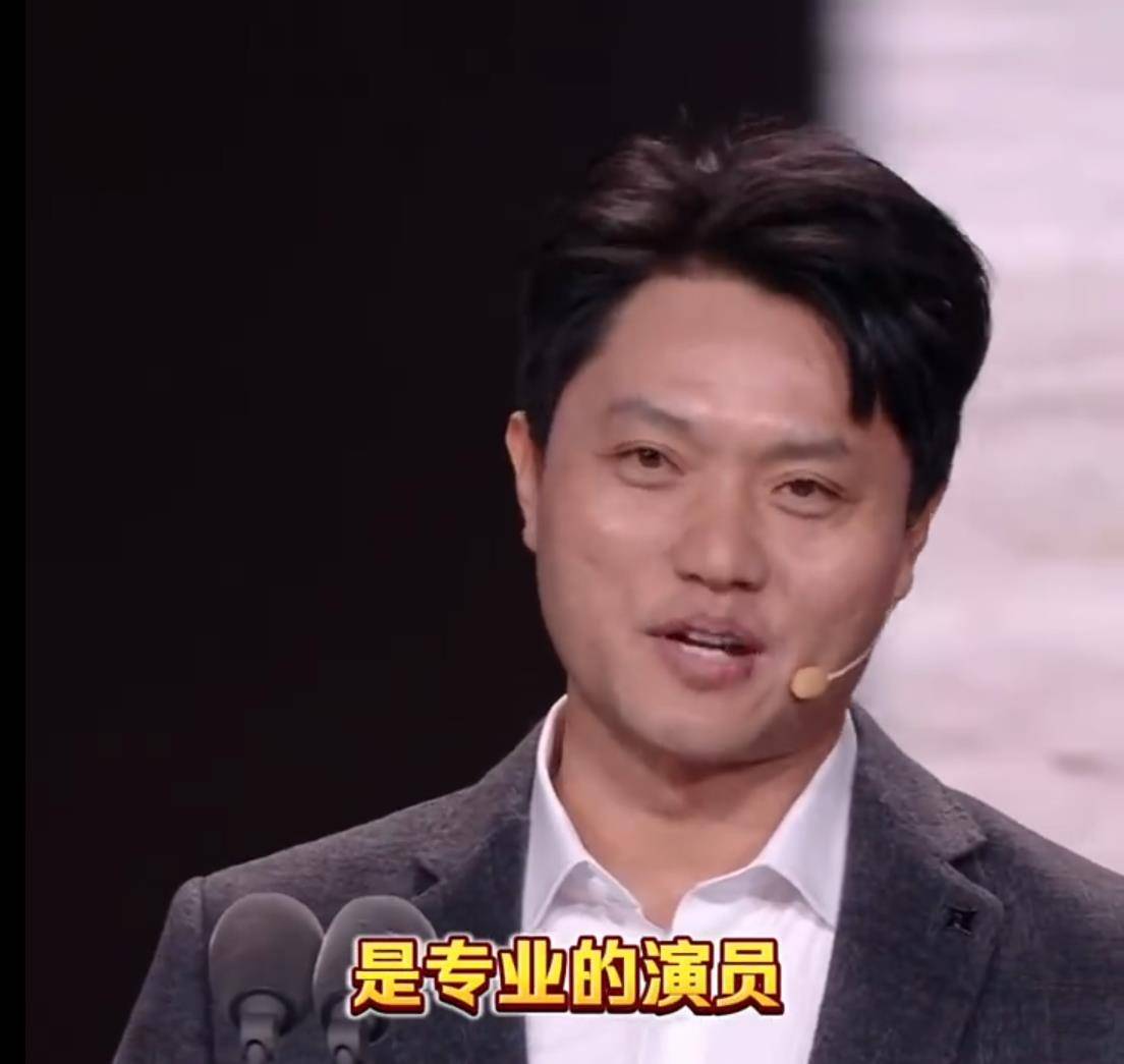 演员狗狗“大黄”上台领奖,主人称其是“专业演员” 插图5 演员狗狗“大黄”上台领奖,主人称其是“专业演员” 插图5