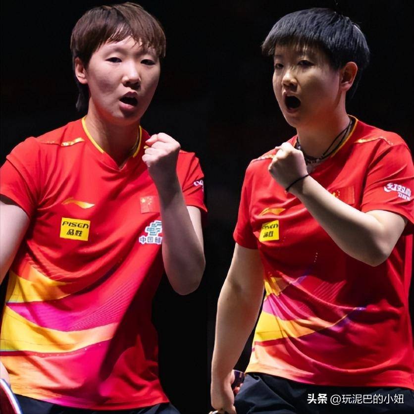 申裕斌晒孙颖莎王曼昱蒯曼合影,莎莎阳光明媚,曼昱挤出点笑容