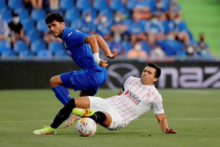 意甲争冠关键战引爆达拉拉球场