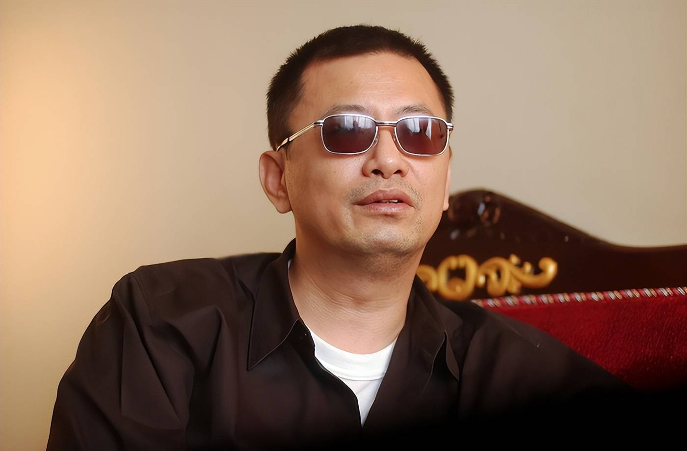 疑背后老板发声