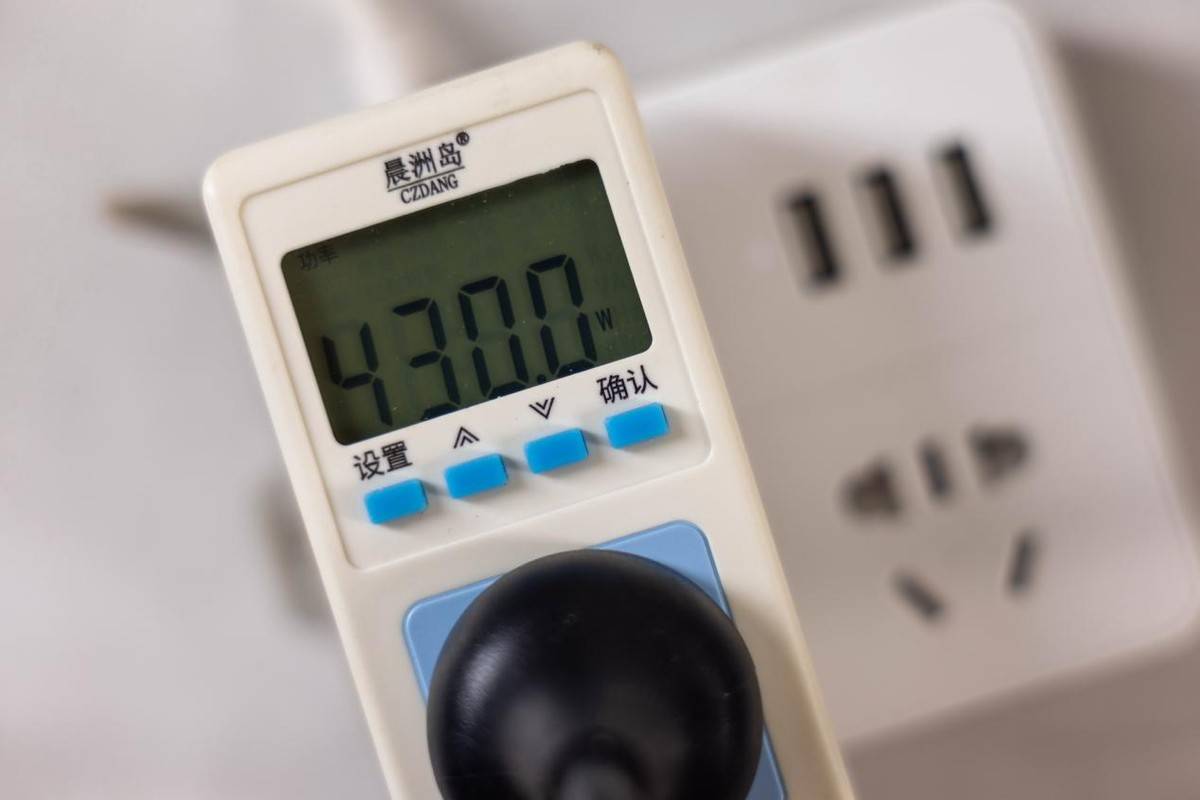 小小3A,轻松拿捏,自带屏幕更好玩,技嘉RTX 5080超级雕ICE装机体验