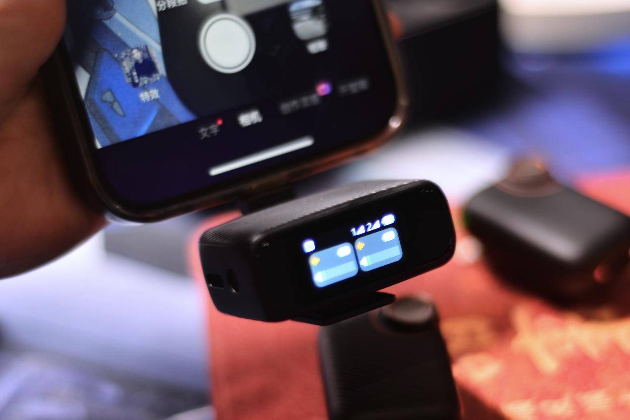 专业音质、稳定传声、智能操控集一身,南卡Qmic领夹麦克风专业全能