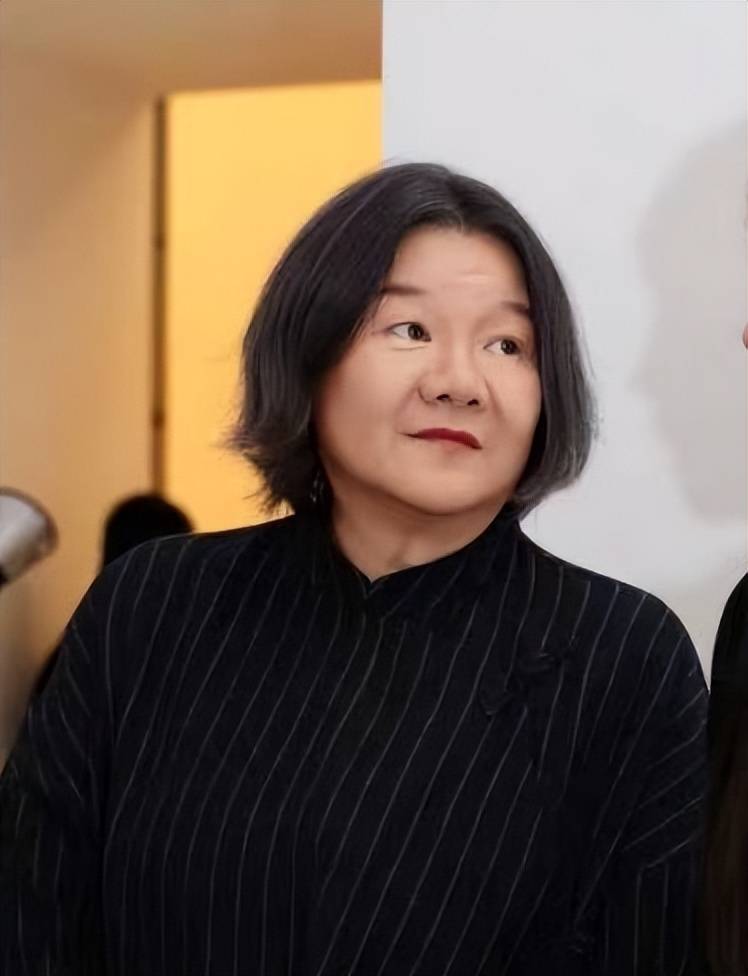 陈凯歌前妻洪晃罕晒近照!