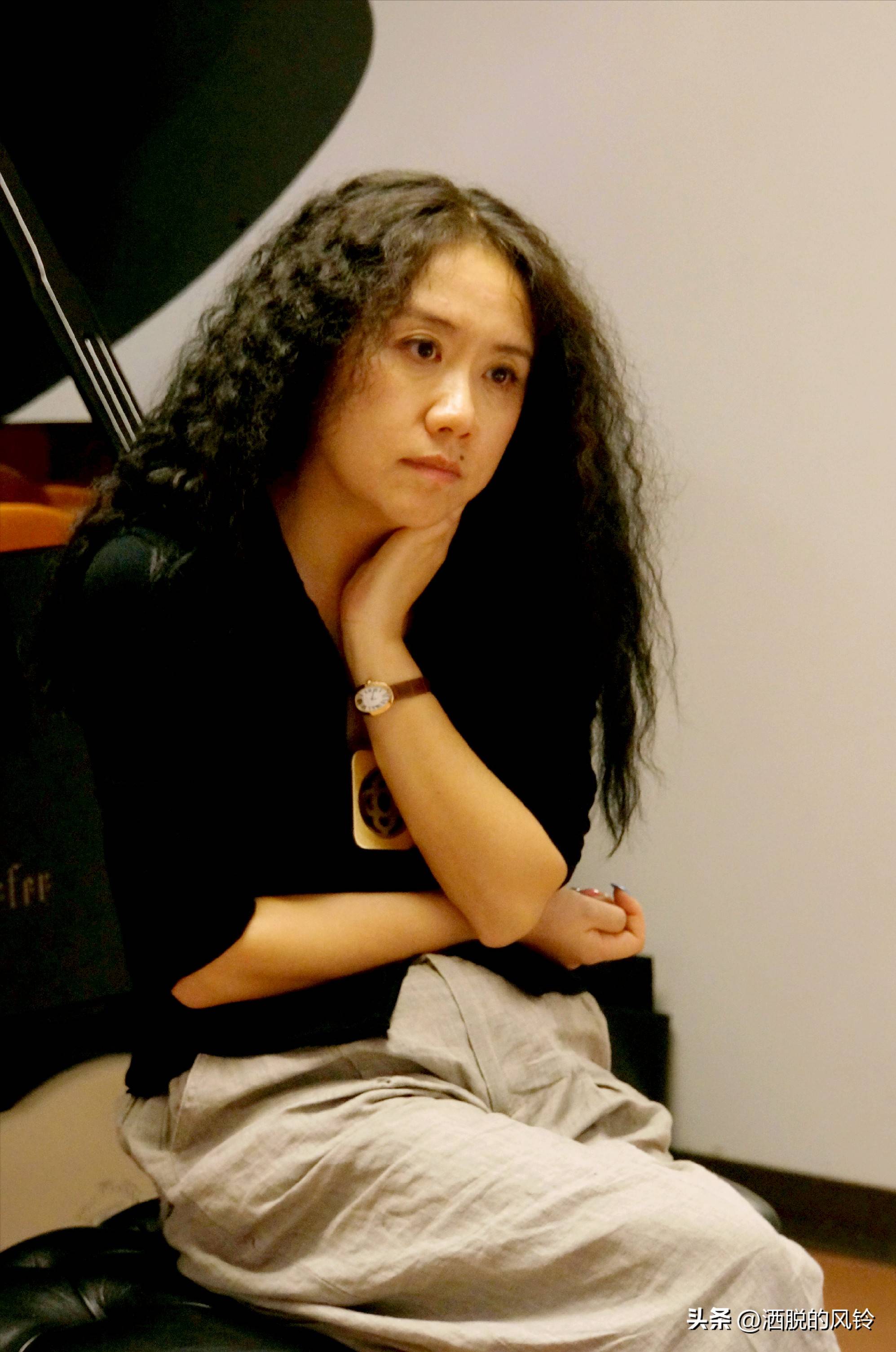 名导王潮歌与张艺谋是黄金搭档嫁给大学班主任离婚是真的吗
