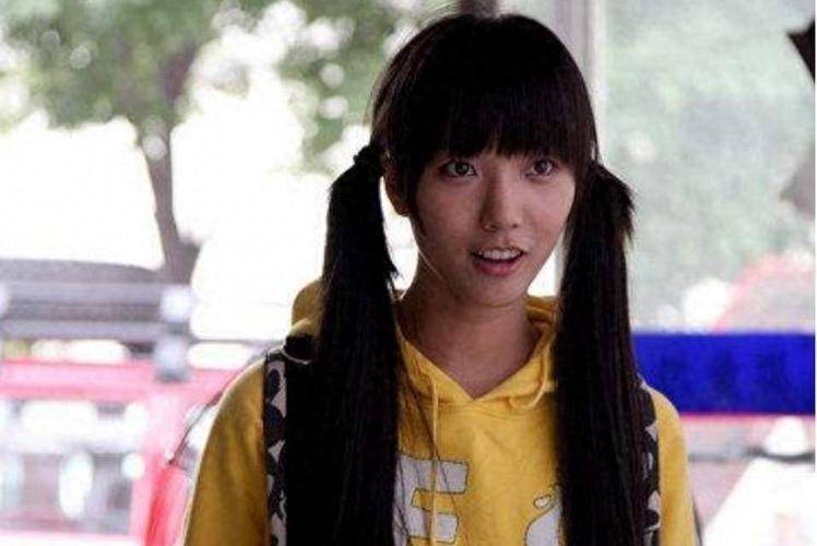 最后一段就更劲爆了.王珞丹竟然和已婚富二代张嘉佳搞在了一起!