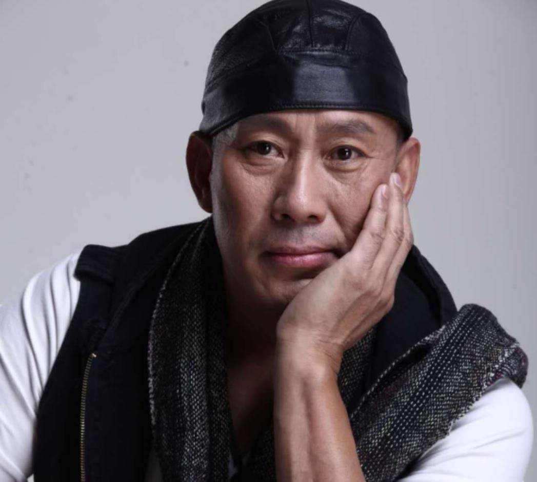 他被称"农民演员专业户",戏红人不红,为女儿决定做金融而骄傲