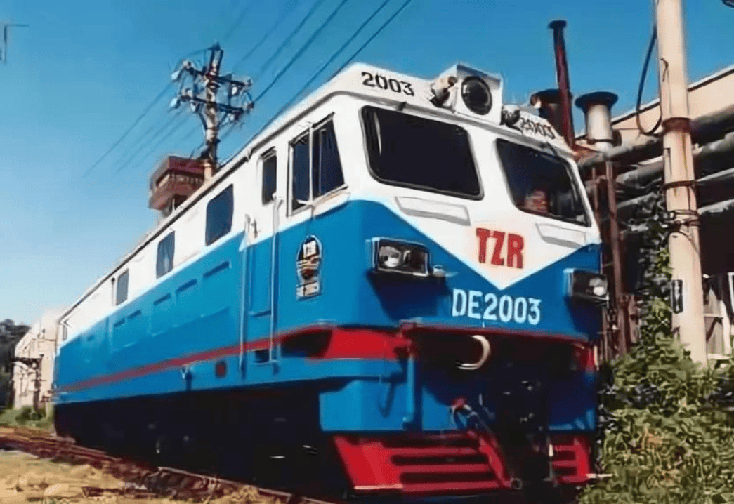 机车区别不大,最大的差别是ckd8b型内燃机车的轨距是适配坦赞铁路的