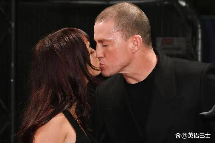 "钱老板"查宁·塔图姆和女友海滩重现《辣身舞》名场面,男友力爆棚!