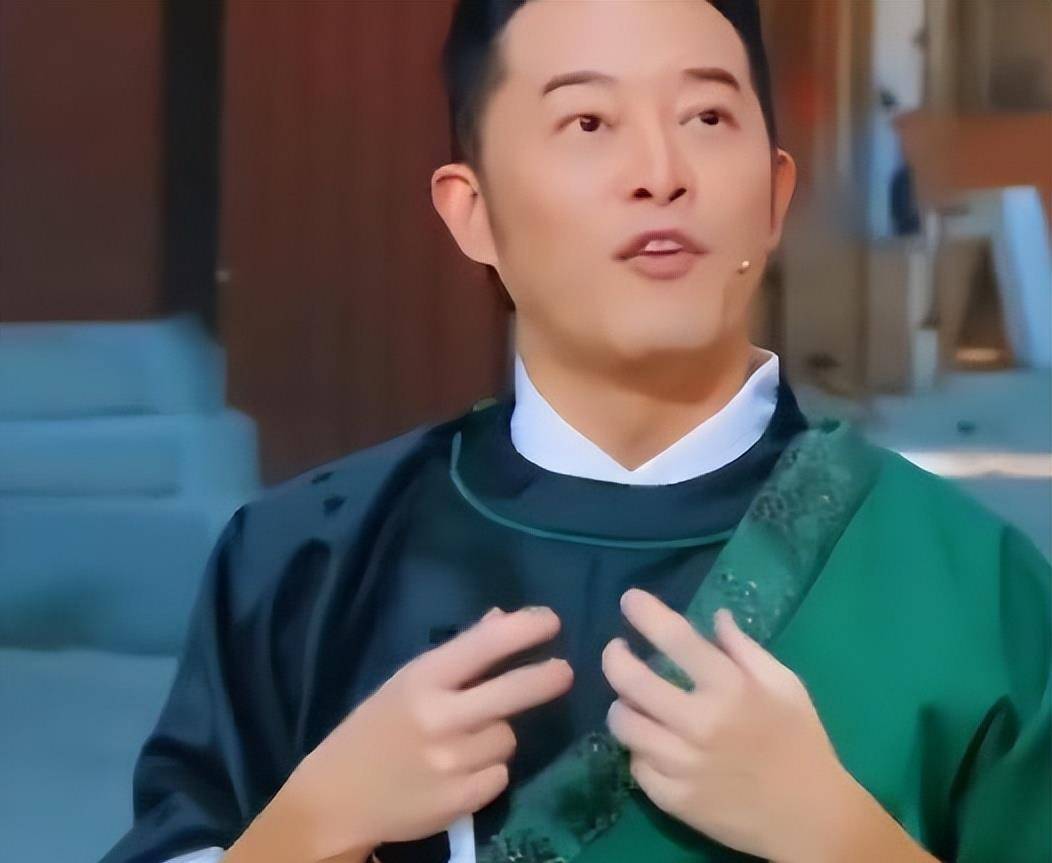 沙溢近况憔悴头秃!小儿子11岁又高又壮,皮肤黑黄,大儿子白又嫩