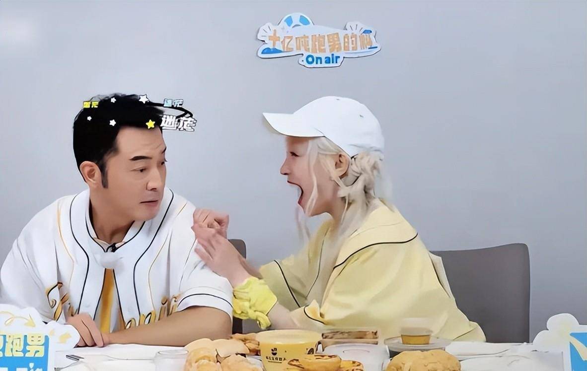 没眼看了!47岁沙溢和26岁宋雨琦亲吻照曝光,妻子胡可体面被撕碎